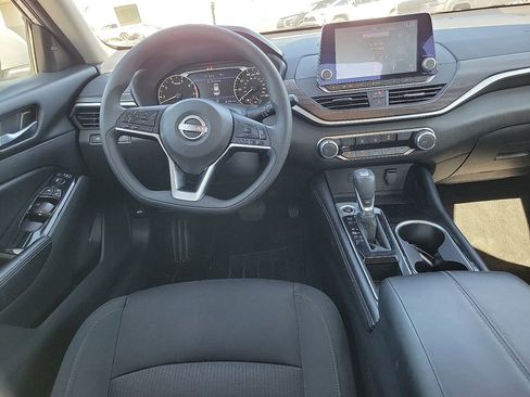Used 2023 Nissan Altima 2.5 SV image 8