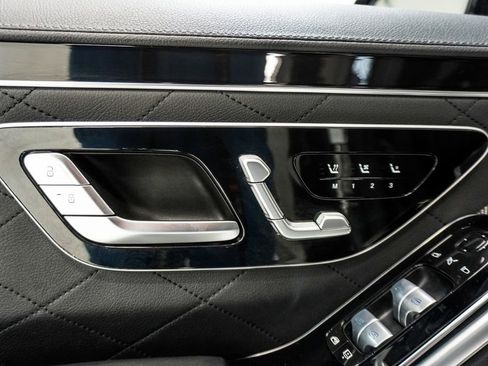 Used 2022 Mercedes-Benz S 500 4MATIC w/ AMG Line Package image 25