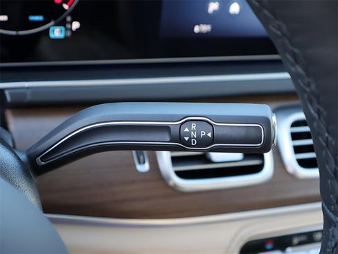 New 2026 Mercedes-Benz GLS 450 4MATIC image 36