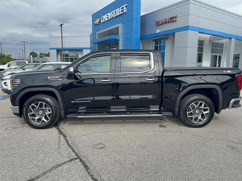 Used 2024 GMC Sierra 1500 SLT w/ SLT Premium Plus Package AWD/4WD image 3