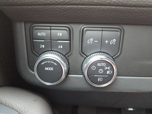 Used 2024 GMC Yukon Denali AWD/4WD image 8