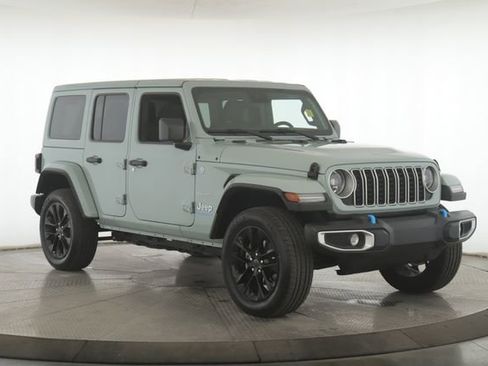 Used 2024 Jeep Wrangler Unlimited Sahara image 2