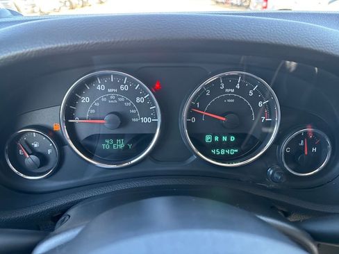 Used 2018 Jeep Wrangler Unlimited Sahara w/ Connectivity Group image 15