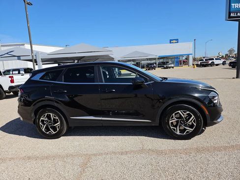 Used 2025 Kia Sportage LX FWD image 9