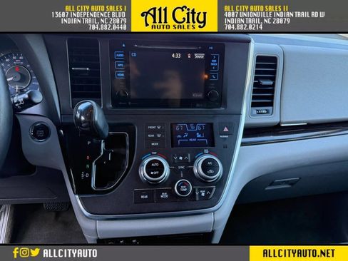 Used 2015 Toyota Sienna XLE Premium FWD image 27