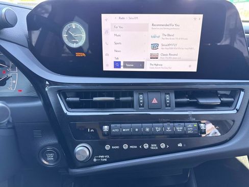 Used 2023 Lexus ES 350 w/ Accessory Package (Z2) image 31