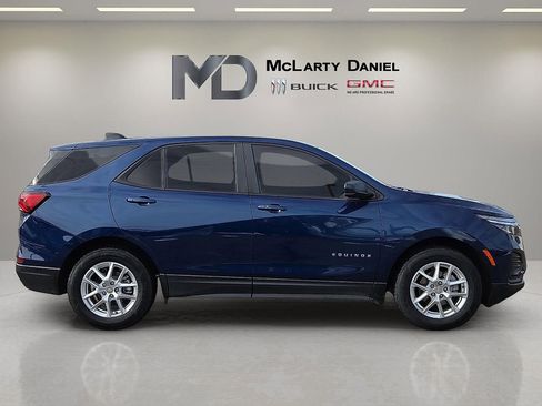 Used 2023 Chevrolet Equinox LS w/ LS Convenience Package image 6