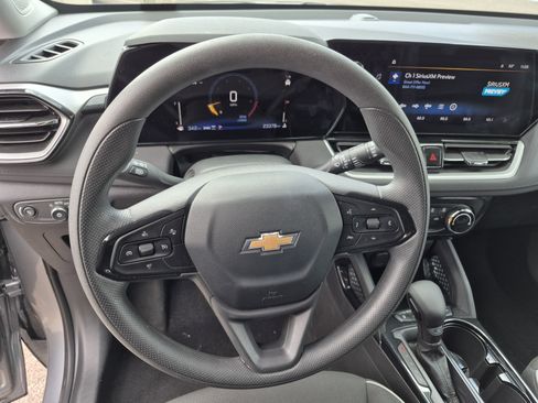 Used 2025 Chevrolet TrailBlazer LT AWD/4WD image 9