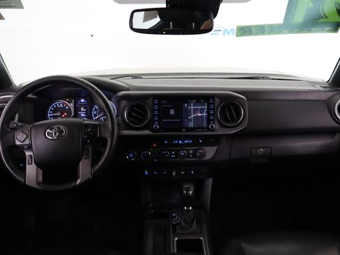 Used 2021 Toyota Tacoma TRD Off-Road w/ TRD Premium Off Road Package AWD/4WD image 15