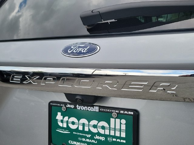 Used 2024 Ford Explorer XLT RWD image 7