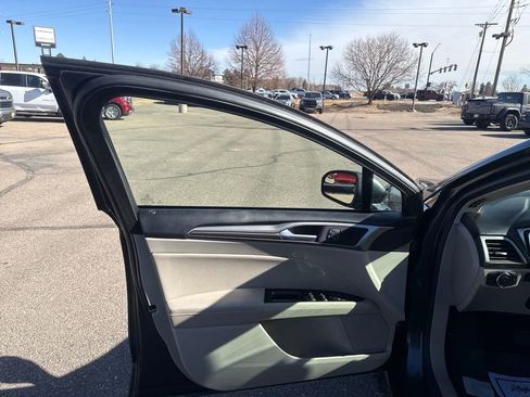 Used 2018 Ford Fusion SE image 11