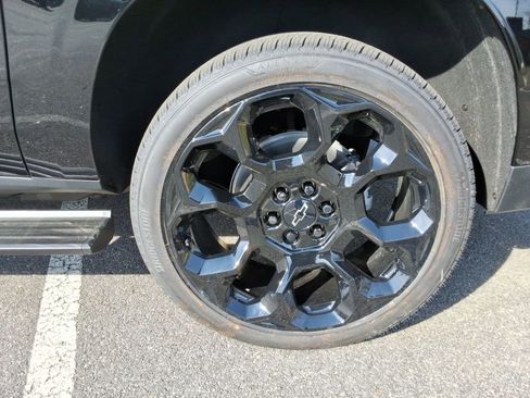 New 2026 Chevrolet Suburban High Country AWD/4WD image 13