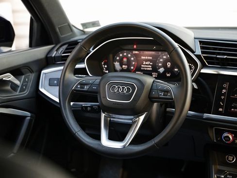 Certified 2025 Audi Q3 2.0T Premium w/ Convenience Package image 27