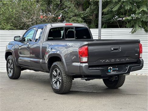 Used 2017 Toyota Tacoma TRD Sport w/ Tow Package (A/T) AWD/4WD image 3