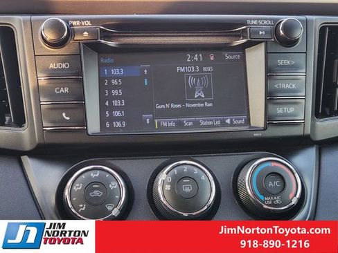 Used 2018 Toyota RAV4 LE image 19