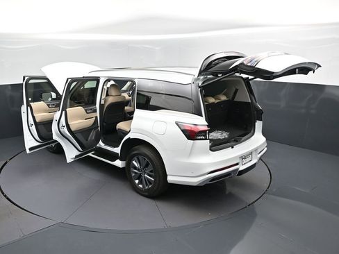 New 2026 INFINITI QX80 Pure image 2