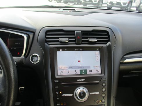 Used 2018 Ford Fusion Titanium image 17