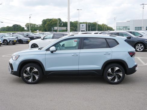 New 2025 Volkswagen Taos SE image 3