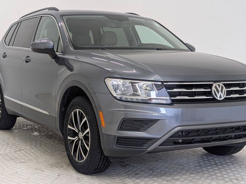 Used 2021 Volkswagen Tiguan SE w/ Panoramic Sunroof Package image 6