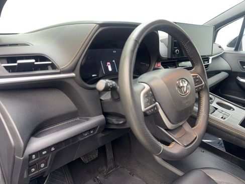 Used 2025 Toyota Sienna XLE Woodland Edition AWD/4WD image 51