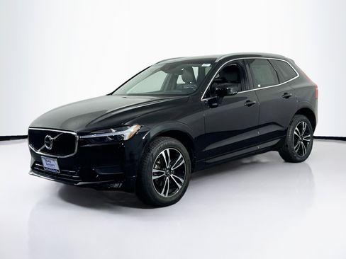 Used 2021 Volvo XC60 T5 Momentum w/ Premium Package image 1