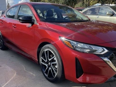 Used 2025 Nissan Sentra SR w/ SR Premium Package image 6