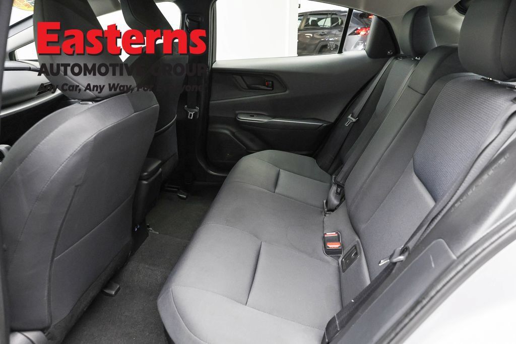 Used 2025 Toyota Prius LE FWD image 22