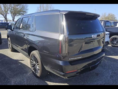 Used 2025 Cadillac Escalade ESV Sport Platinum AWD/4WD image 7