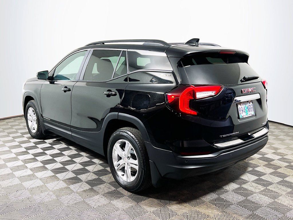 Used 2022 GMC Terrain SLE w/ Driver Convenience Package AWD/4WD image 5