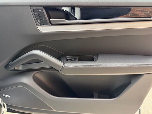 New 2026 Porsche Cayenne E-Hybrid Coupe AWD/4WD image 23