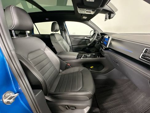 Certified 2024 Volkswagen Atlas Cross Sport SEL R-Line AWD/4WD image 42