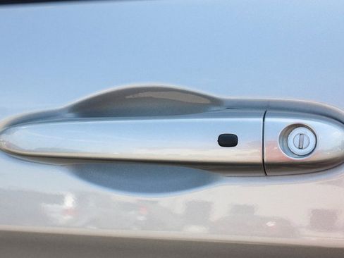 Used 2020 Jeep Cherokee Trailhawk w/ Cold Weather Group image 9