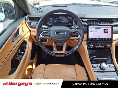 Used 2023 Jeep Grand Cherokee L Summit AWD/4WD image 16