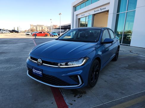 New 2026 Volkswagen Jetta SE image 3