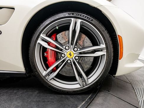 Used 2019 Ferrari GTC4Lusso AWD/4WD image 45