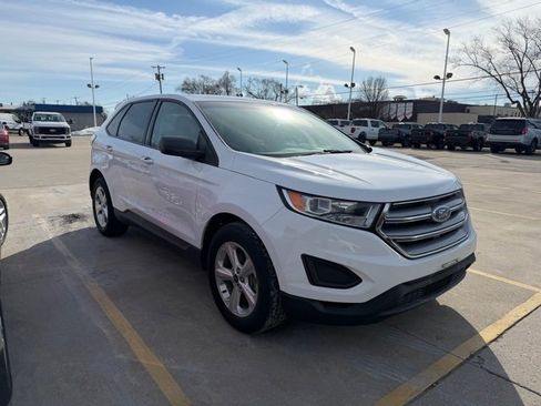 Used 2016 Ford Edge SE image 2