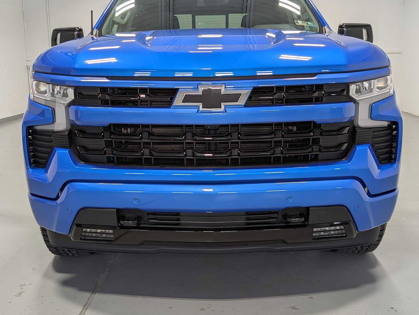 Used 2025 Chevrolet Silverado 1500 RST w/ Convenience Package II AWD/4WD image 2