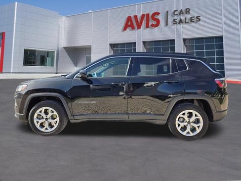 Used 2025 Jeep Compass Latitude w/ Sun & Sound Group AWD/4WD image 11