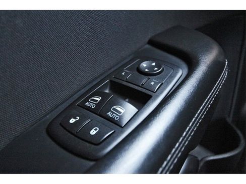 Used 2015 Dodge Challenger R/T image 19