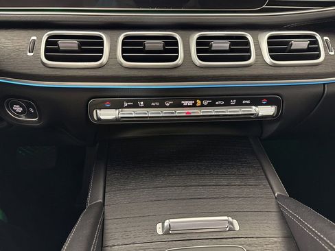 Used 2025 Mercedes-Benz GLE 450 4MATIC Coupe image 29