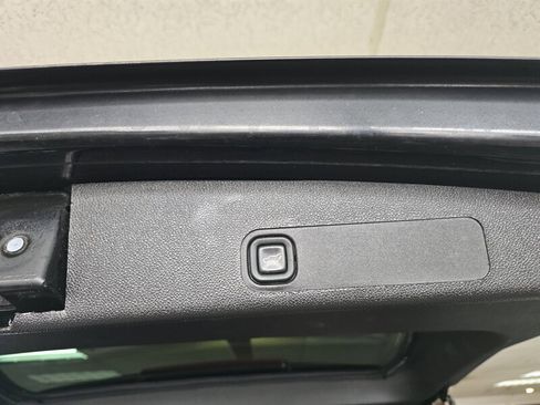 Used 2013 GMC Yukon XL Denali image 36