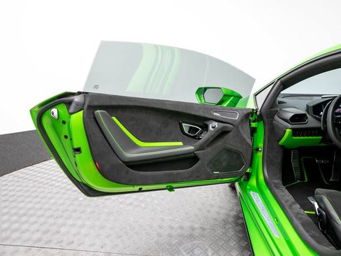 Used 2024 Lamborghini Huracan Tecnica RWD image 21