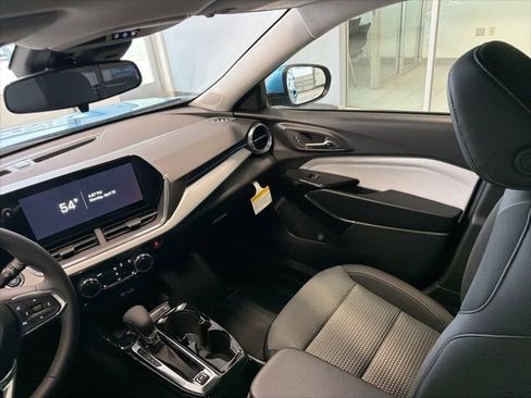 New 2026 Chevrolet Trax LT w/ Driver Confidence Package image 17
