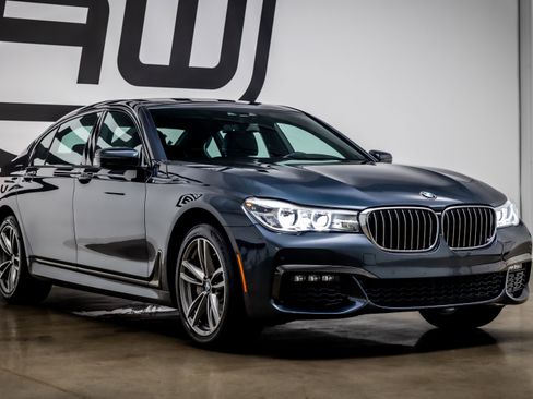 Used 2019 BMW 740i w/ Executive Package image 24