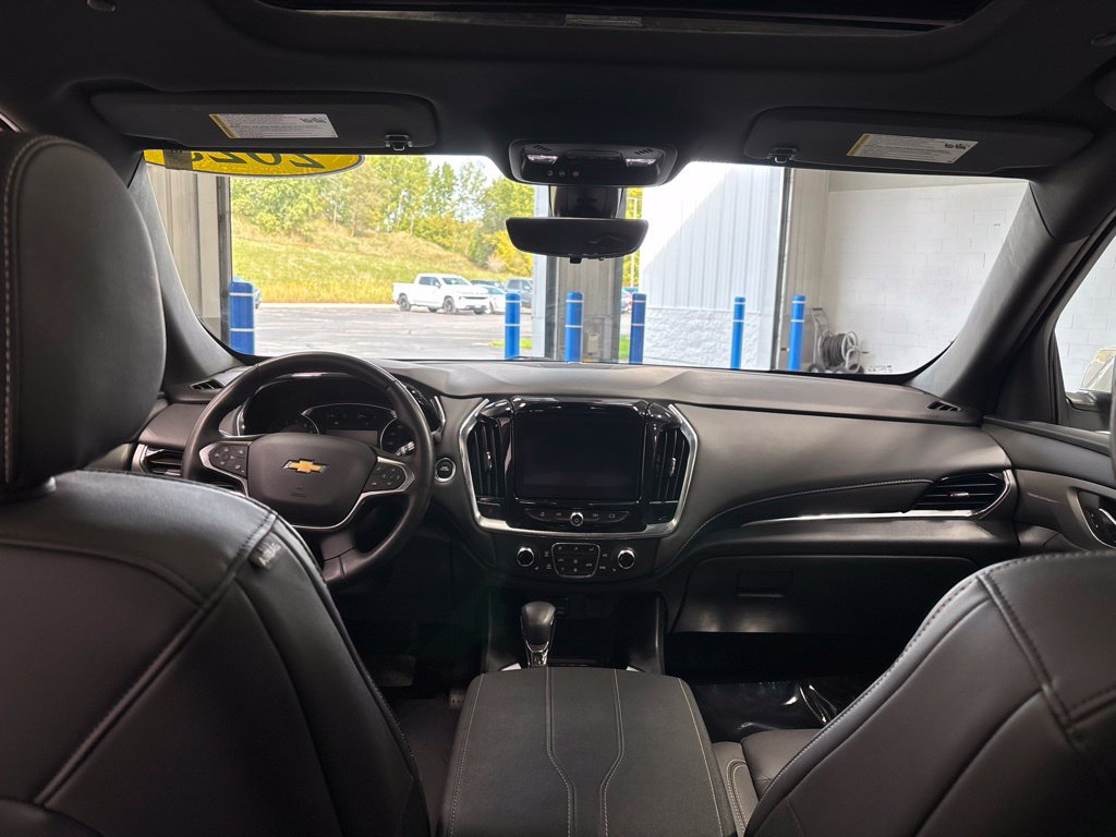 Used 2023 Chevrolet Traverse LT w/ LT Premium Package AWD/4WD image 13