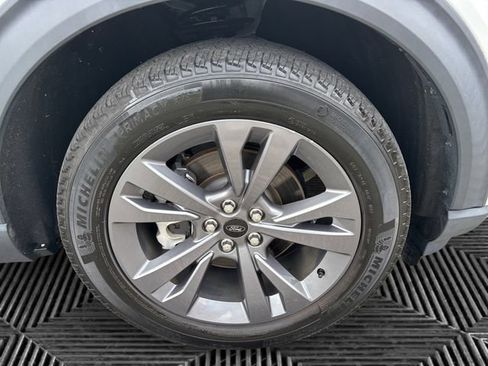 Used 2023 Ford Explorer XLT w/ Equipment Group 202A AWD/4WD image 14
