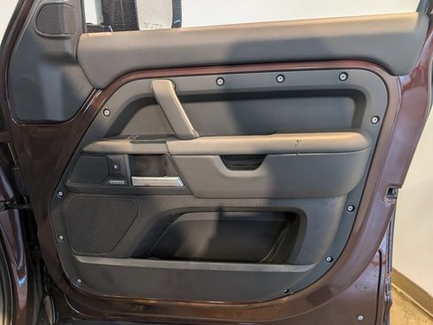 New 2026 Land Rover Defender 130 X-Dynamic SE image 31