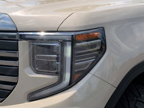 Used 2023 GMC Sierra 1500 AT4 w/ AT4 Premium Package AWD/4WD image 11