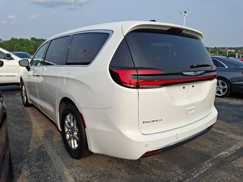 Certified 2024 Chrysler Pacifica Touring-L FWD image 4