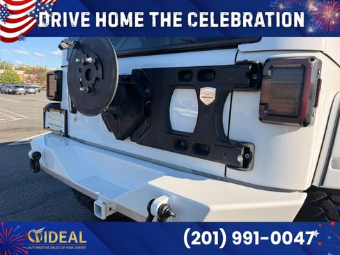 Used 2016 Jeep Wrangler Unlimited Sahara w/ Connectivity Group AWD/4WD image 47